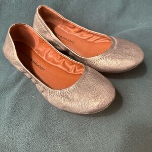 NWOB gold/taupe metallic leather ballet flats 6.5